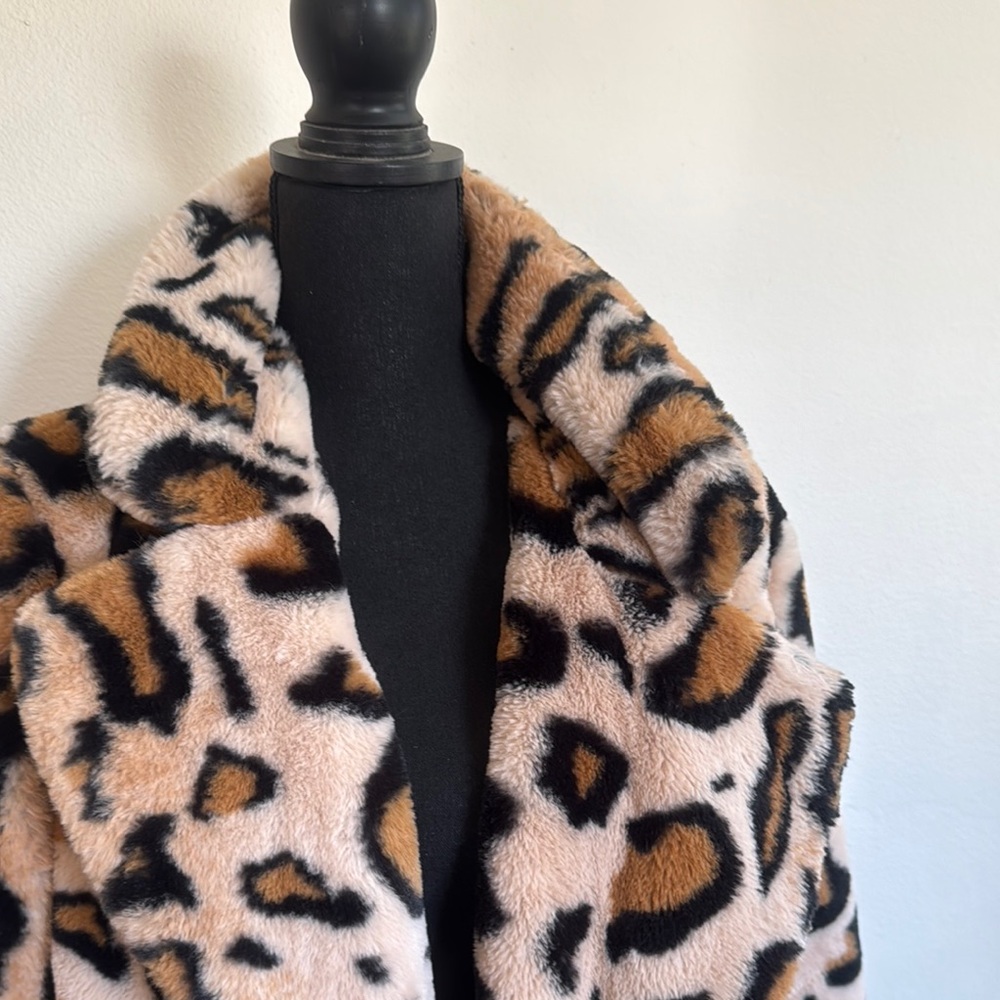 Leopard Print Faux Fur Jacket - Picture 4 of 10